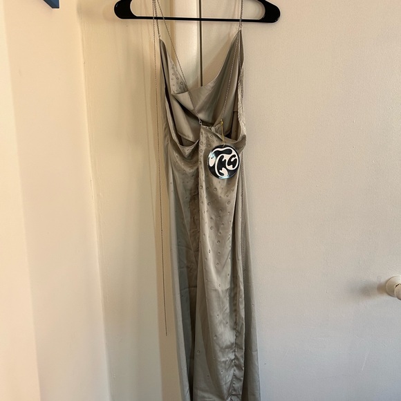 new with tags and og packaging Tyler McGillivary Dew dress! - Picture 2 of 6